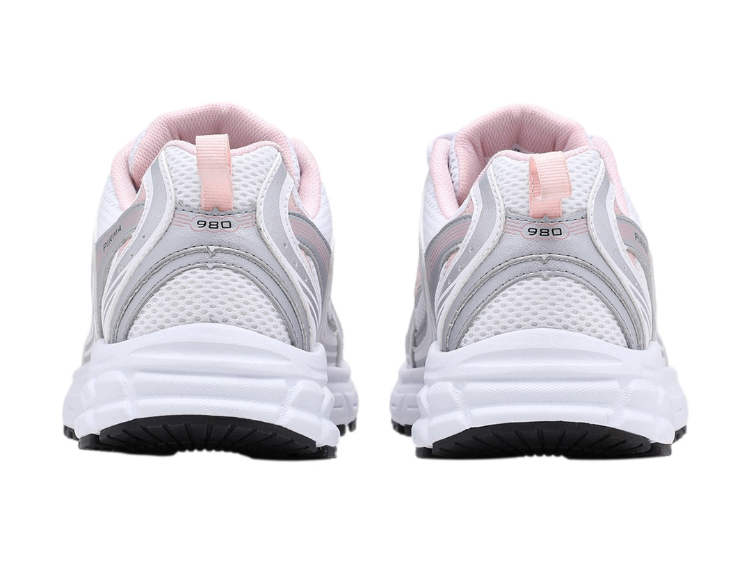 Tenis deportivos Pirma color blanco con detalles en rosa y suela blanca.