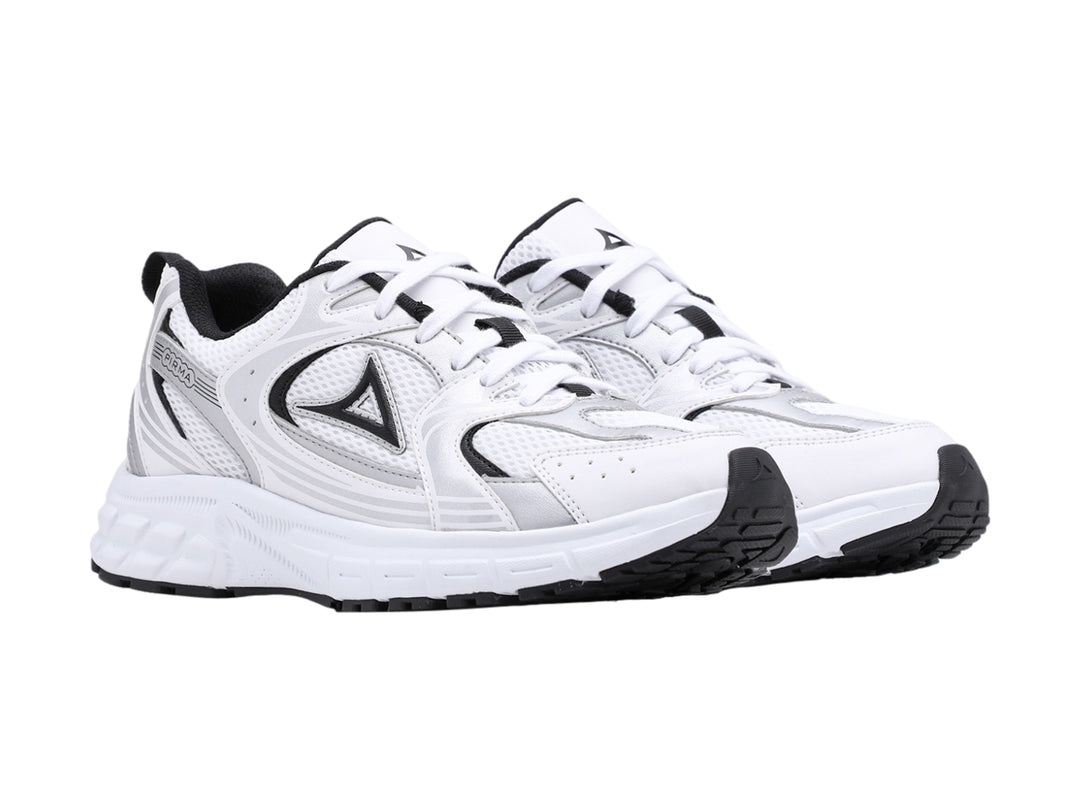 Tenis deportivos Pirma color blanco con detalles en plata y negro, vista lateral.