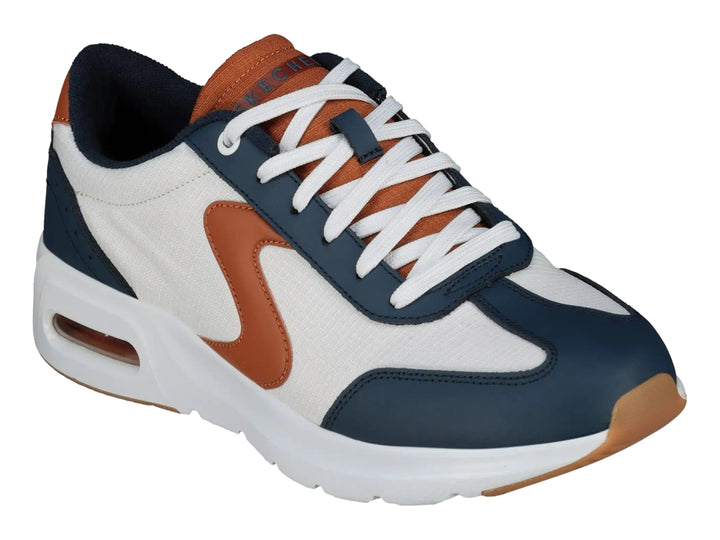 Tenis deportivos Skechers para hombre en colores blanco, azul marino y marrón con suela blanca.