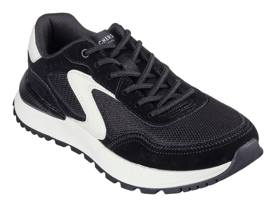 Tenis deportivos Skechers color negro con detalles y suela blanca.