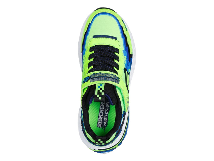 Tenis deportivos Skechers color verde limón, azul y blanco con diseño pixelado y cierre de velcro.
