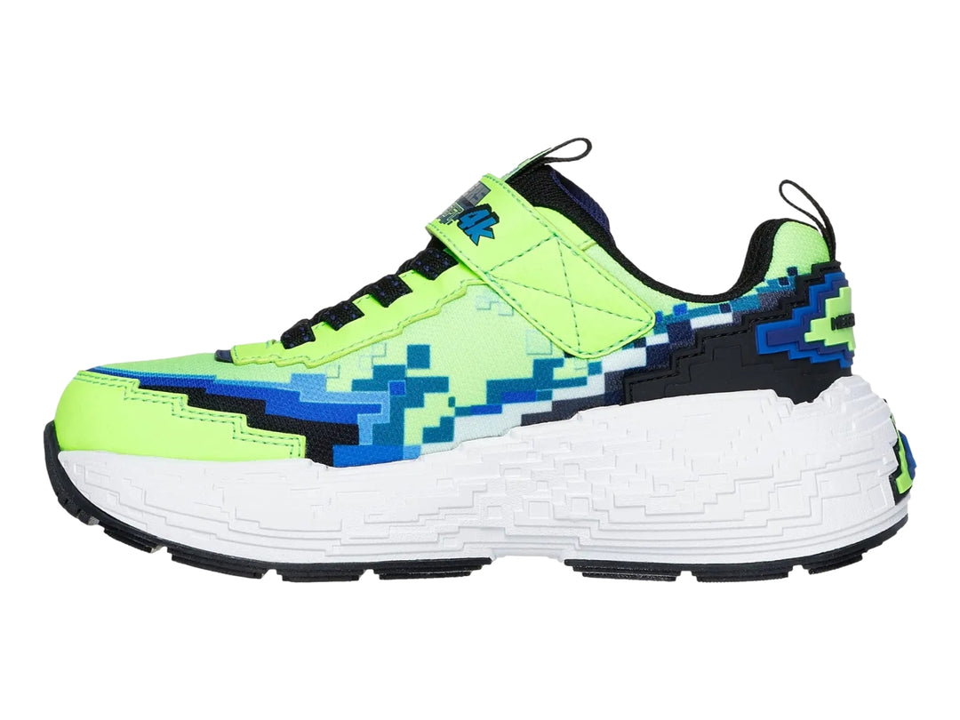 Tenis deportivos Skechers color verde limón, azul y blanco con diseño pixelado y cierre de velcro.