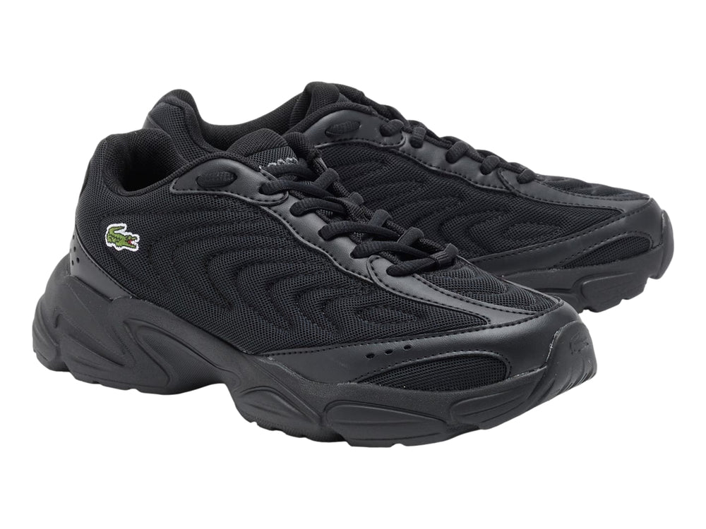 Tenis Lacoste Storm 96 2K Lite color negro para junior con suela gruesa y logo lateral.