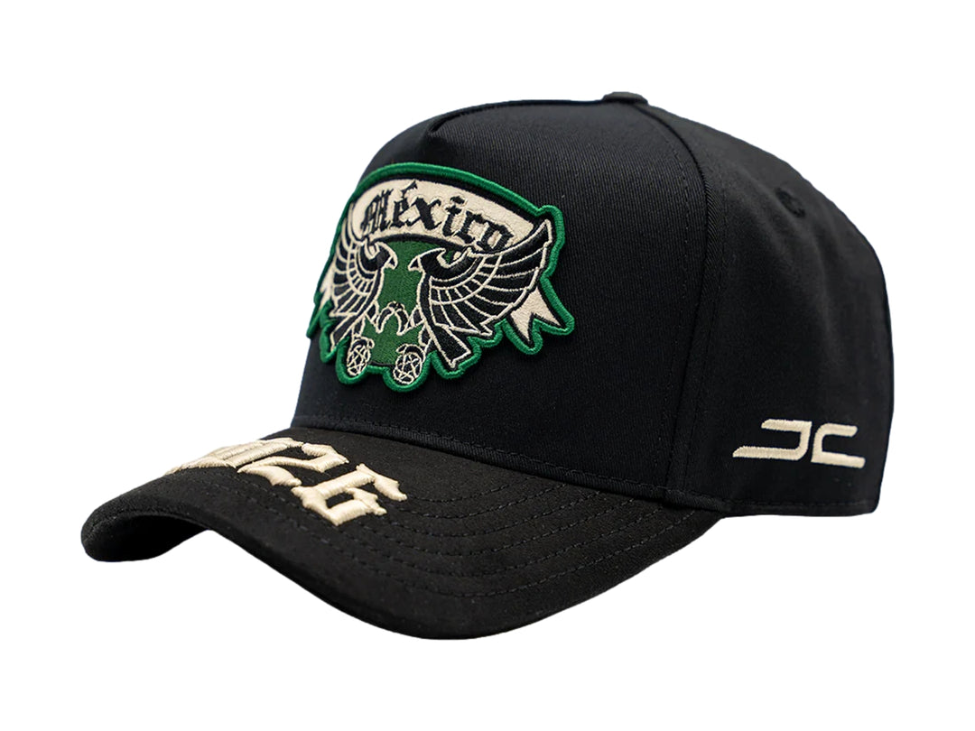 Gorra negra JC Hats con parche de México en verde y blanco y bordado 2026 en la visera.