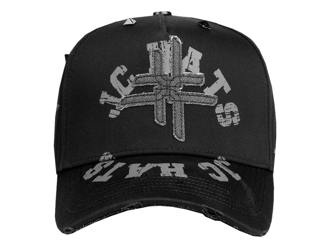 Gorra negra JC HATS con gráficos en gris y pequeños remaches metálicos en la parte superior.