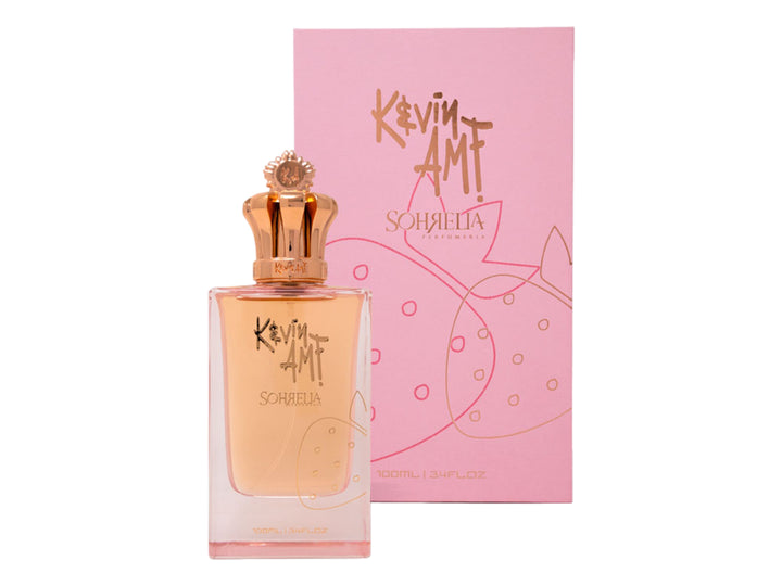 Perfume Sohrelia de 100ml con botella de vidrio y tapa dorada junto a su caja de color rosa.