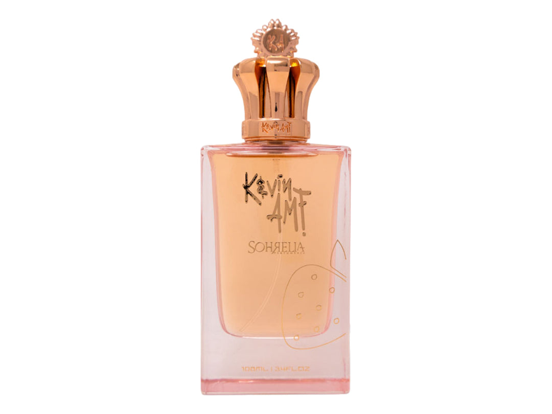 Perfume Sohrelia de 100ml con botella de vidrio y tapa dorada junto a su caja de color rosa.