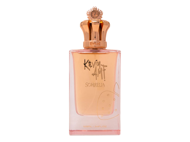 Perfume Sohrelia de 100ml con botella de vidrio y tapa dorada junto a su caja de color rosa.