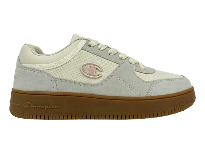 Tenis Champion color beige con suela gruesa color marrón y detalles en rosa ivory.