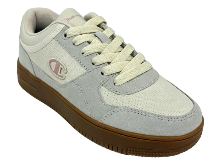 Tenis Champion color beige con suela gruesa color marrón y detalles en rosa ivory.