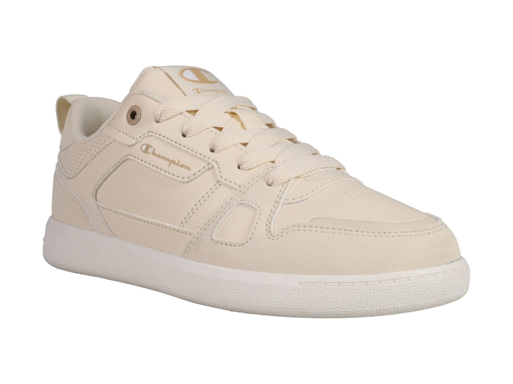 Tenis Champion Reverse en color beige con suela blanca y detalles perforados laterales.