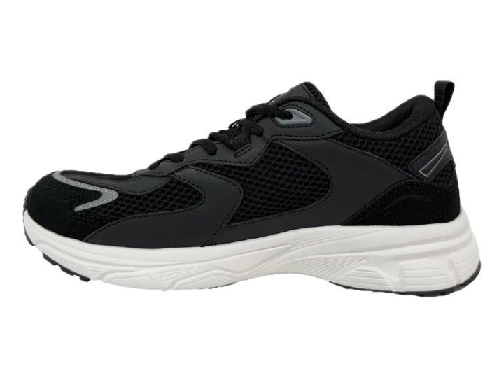 Tenis Champion Libranta en color negro con detalles en gris y suela blanca gruesa.