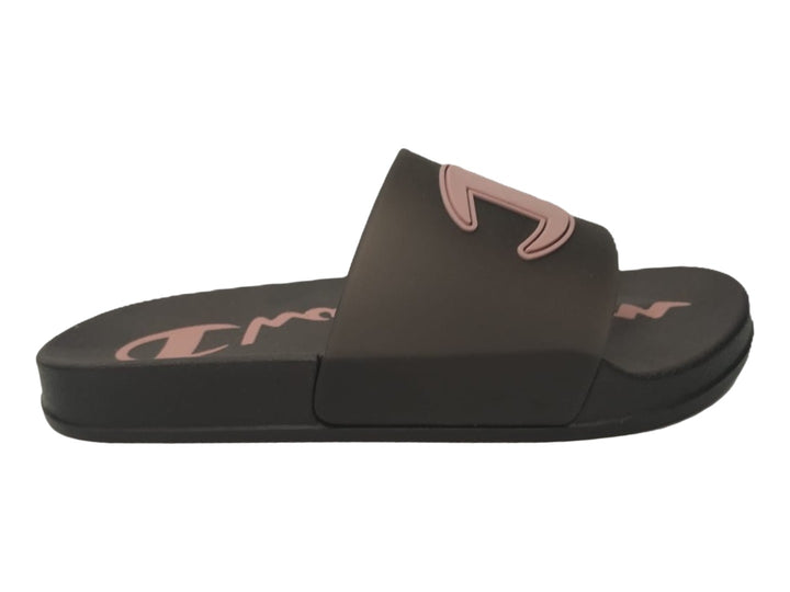 Sandalia Champion Tide Up en color negro con detalles y logotipo en rosa