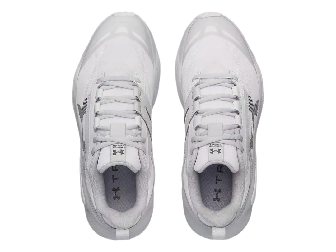 Tenis deportivos Under Armour en color blanco y gris claro con diseño moderno y suela robusta.
