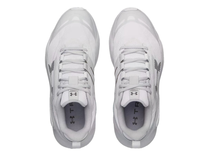 Tenis deportivos Under Armour en color blanco y gris claro con diseño moderno y suela robusta.