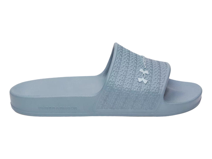 Sandalia deportiva Under Armour color azul claro con correa texturizada y logo blanco.