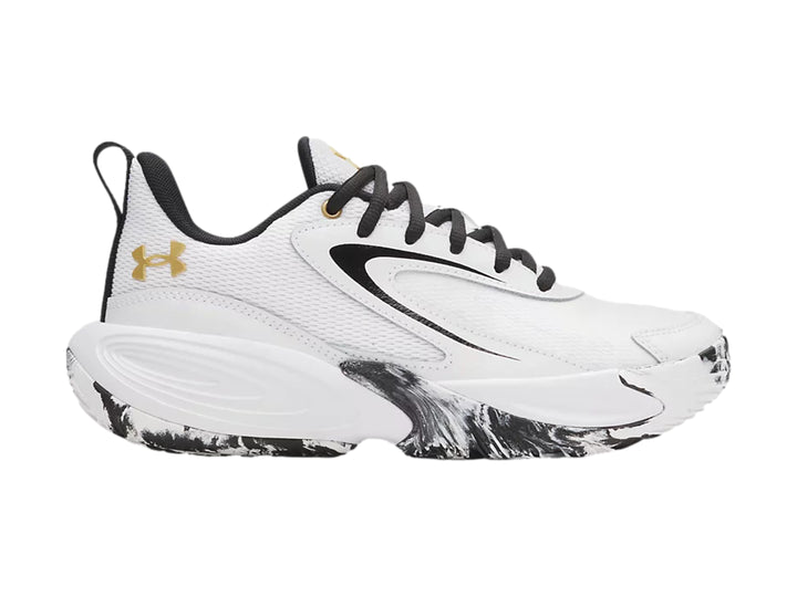 Tenis de baloncesto Under Armour color blanco con detalles en negro y dorado para junior.