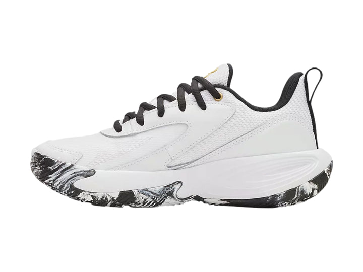 Tenis de baloncesto Under Armour color blanco con detalles en negro y dorado para junior.