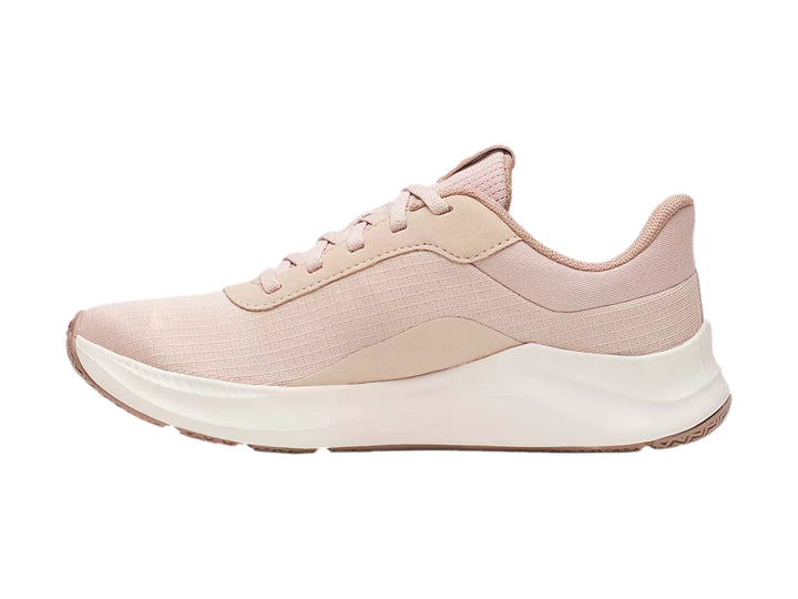 Tenis deportivos Under Armour en color rosa con suela blanca.