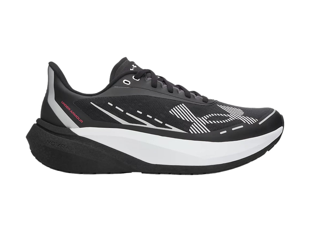 Tenis deportivos Under Armour color negro con suela blanca y detalles lineales blancos.