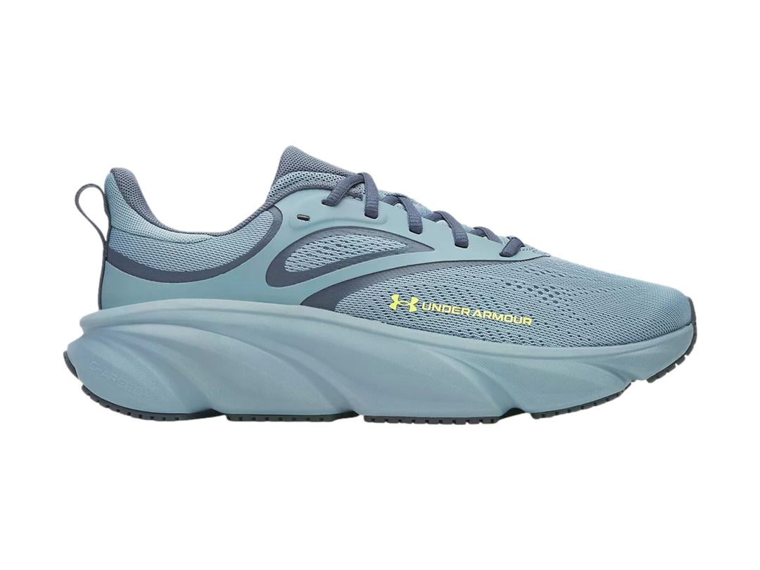 Tenis deportivos Under Armour color azul con suela gruesa y malla transpirable.