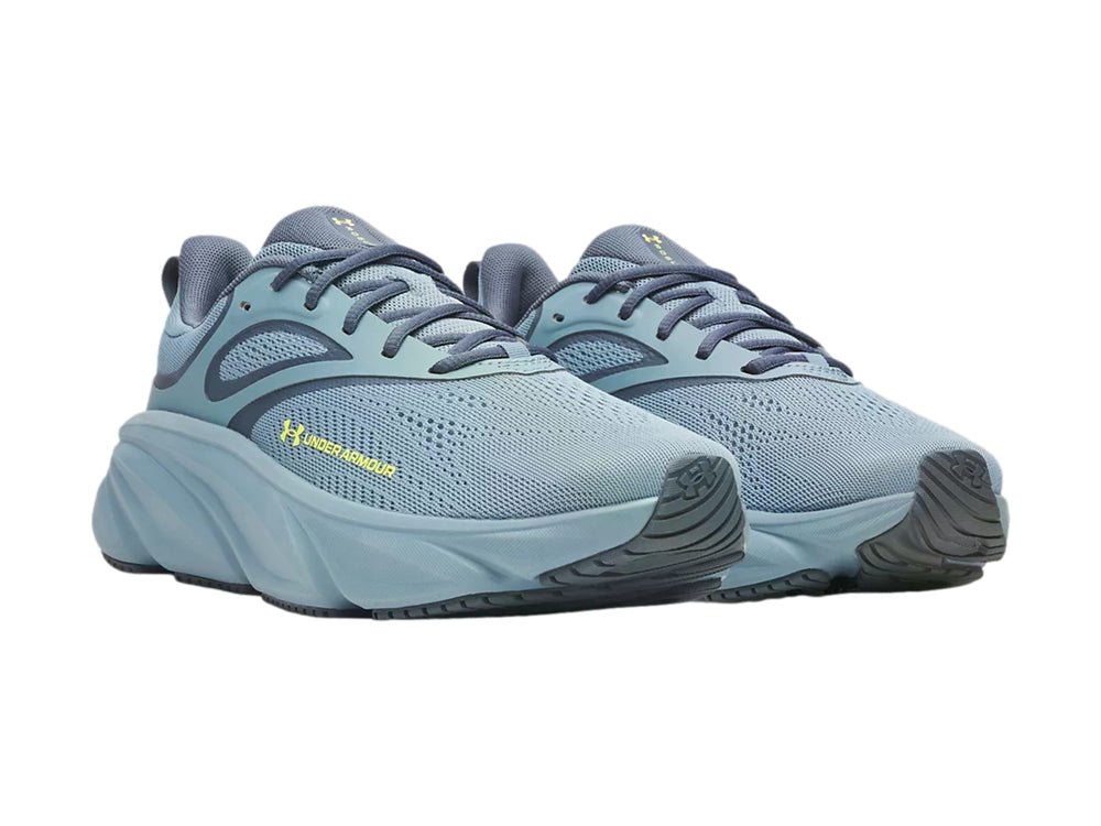 Tenis deportivos Under Armour color azul con suela gruesa y malla transpirable.