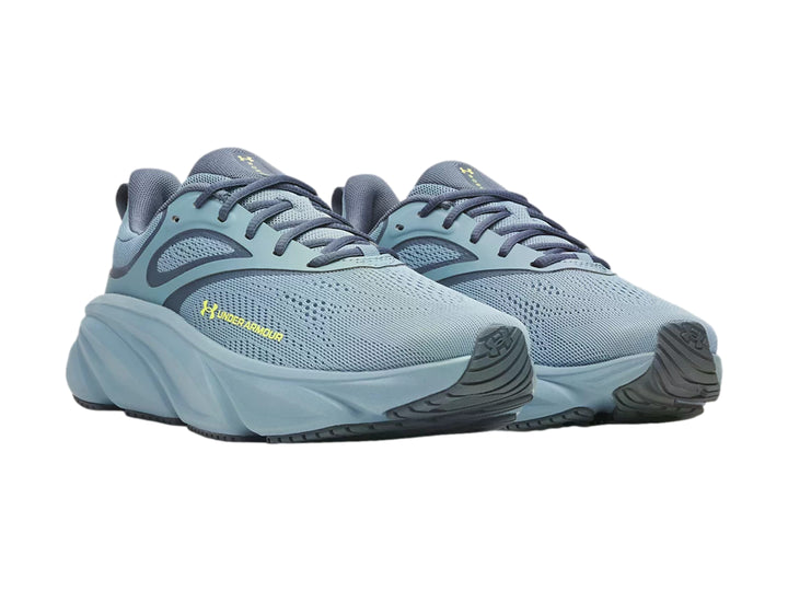 Tenis deportivos Under Armour color azul con suela gruesa y malla transpirable.