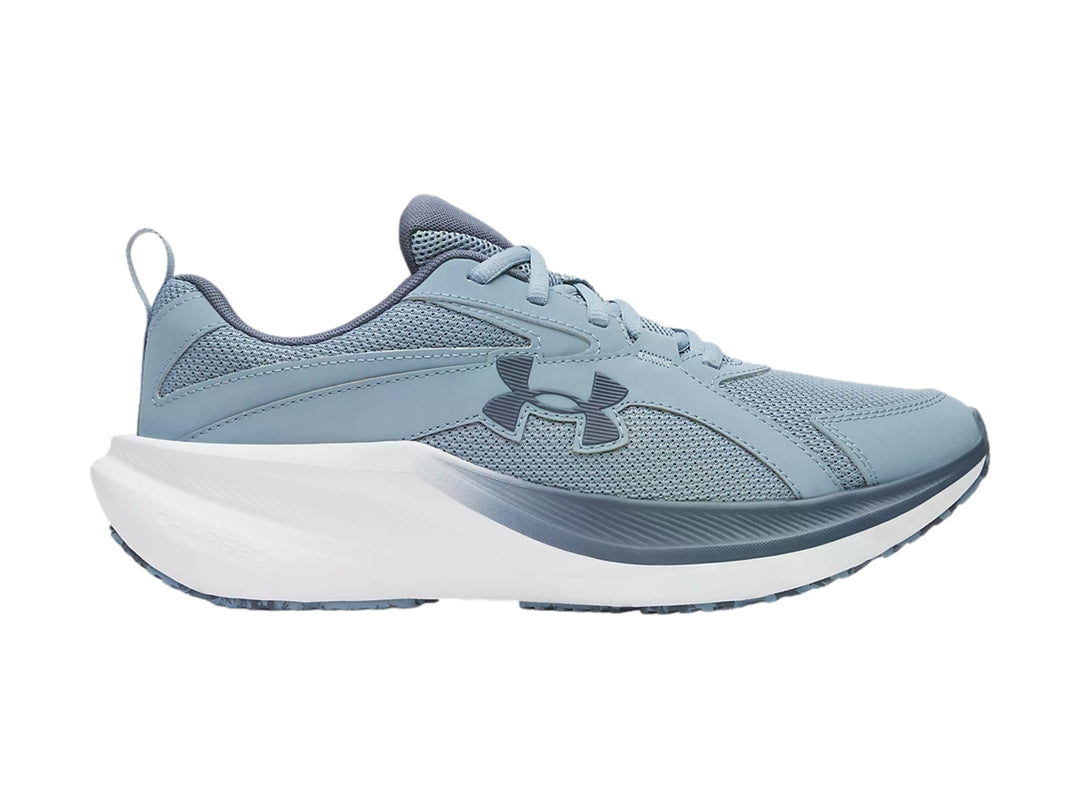 Tenis deportivos Under Armour color azul grisáceo con suela blanca, vista lateral.