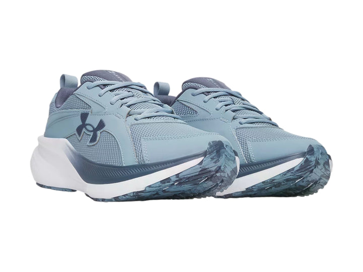Tenis deportivos Under Armour color azul grisáceo con suela blanca, vista lateral.