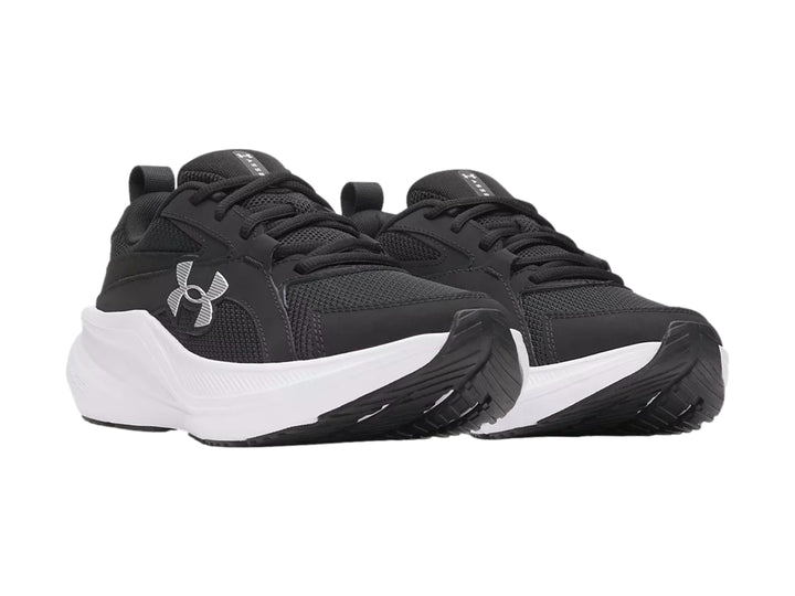 Tenis deportivos Under Armour color negro con suela blanca para junior.