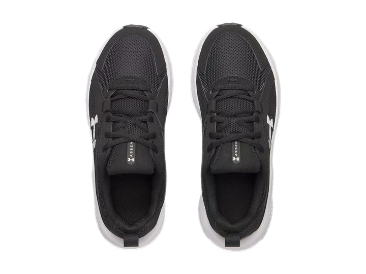 Tenis deportivos Under Armour color negro con suela blanca para junior.