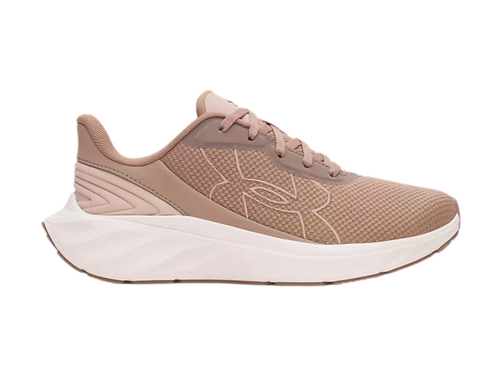Tenis deportivos Under Armour color almendra con suela blanca y tejido de malla.