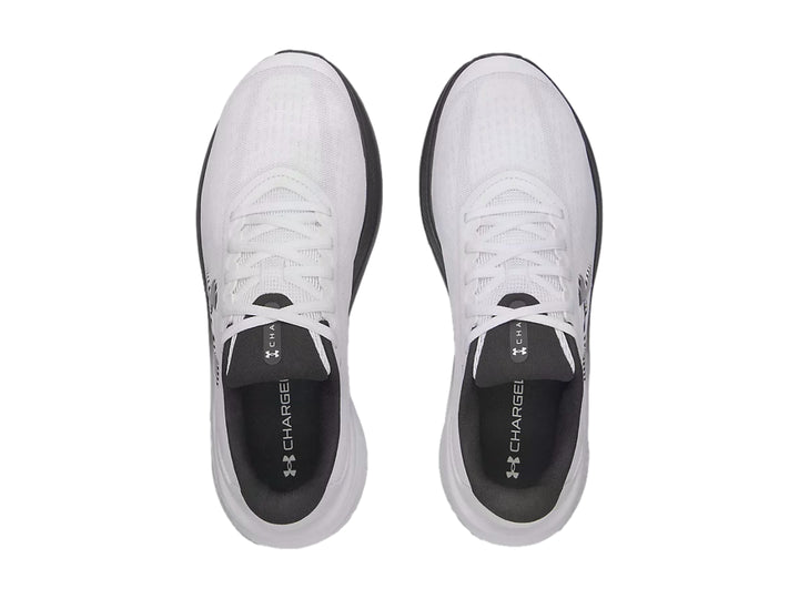 Tenis deportivos Under Armour color blanco con detalles en negro y suela blanca.