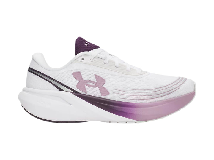 Tenis deportivos Under Armour color blanco con detalles en degradado morado y rosa.