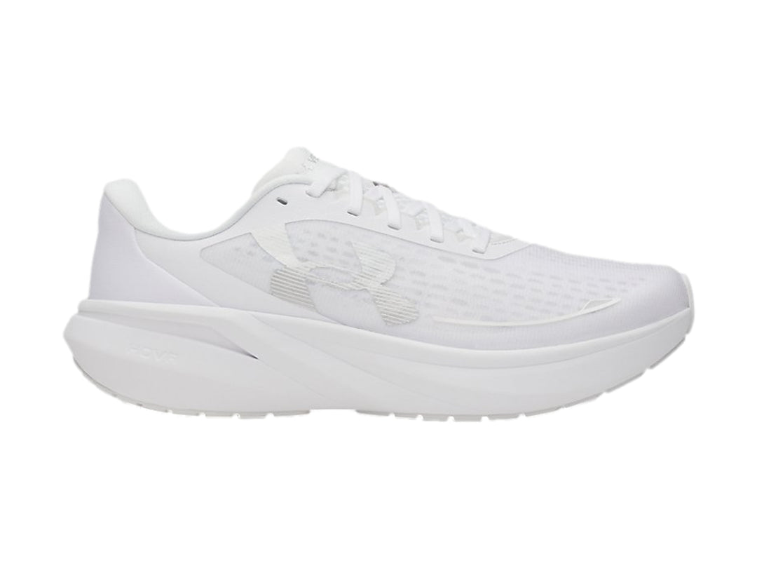 Tenis deportivos Under Armour color blanco con malla transpirable y suela amortiguada.