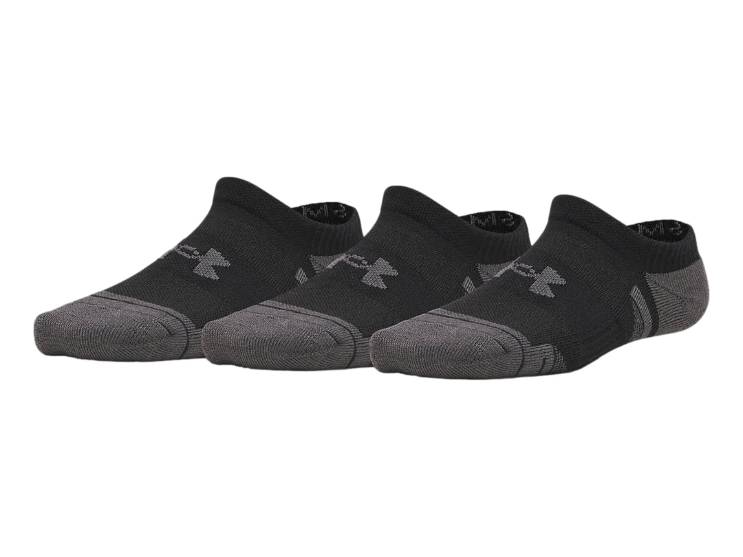 Tres pares de calcetines deportivos Under Armour color negro con punta y talón en gris.