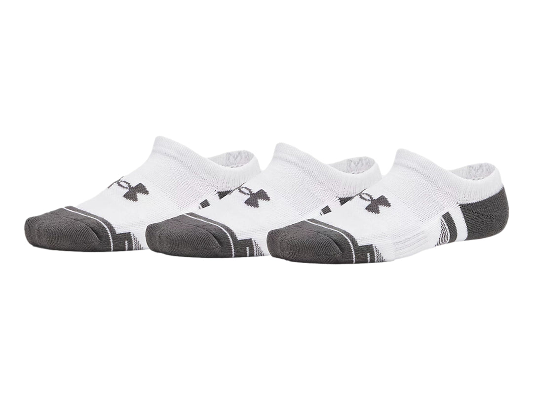 Tres pares de calcetines deportivos Under Armour blancos con puntas y talones en color gris.