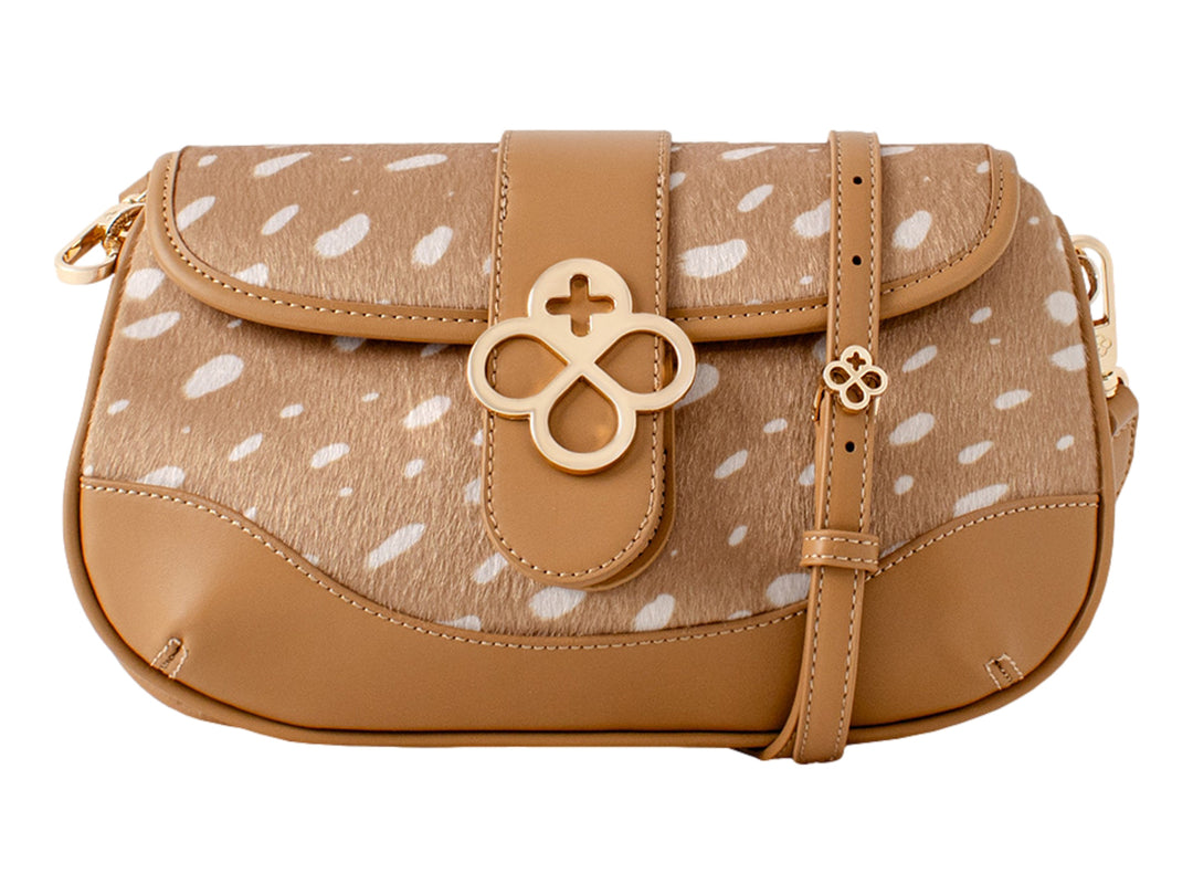 Bolsa Jaime Ibiza color miel con estampado de ciervo y herrajes dorados.