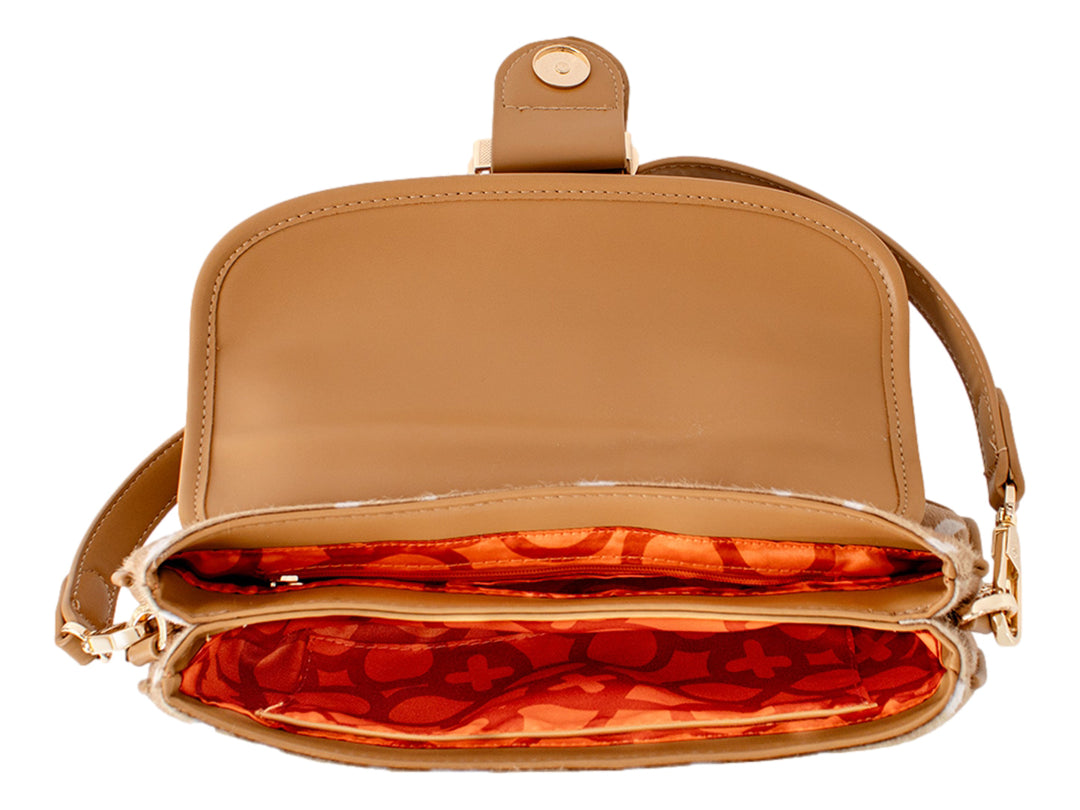 Bolsa Jaime Ibiza color miel con estampado de ciervo y herrajes dorados.
