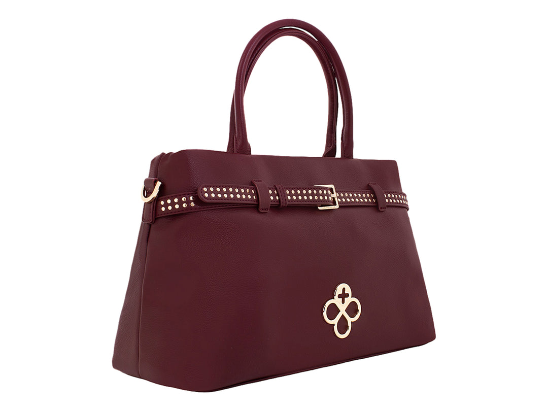 Bolsa de mano color burgundy con detalles dorados y textura de cuero granulado.