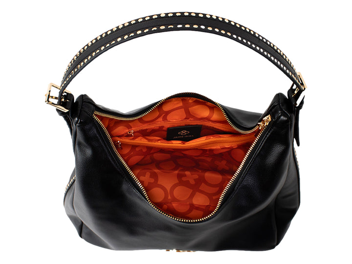 Bolsa de mano color negro con detalles y logo en color dorado, estilo hobo.