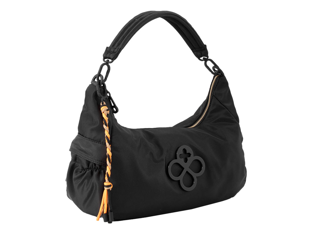 Bolsa de hombro color negro de la marca Jaime Ibiza con correa trenzada en tonos naranja y café.