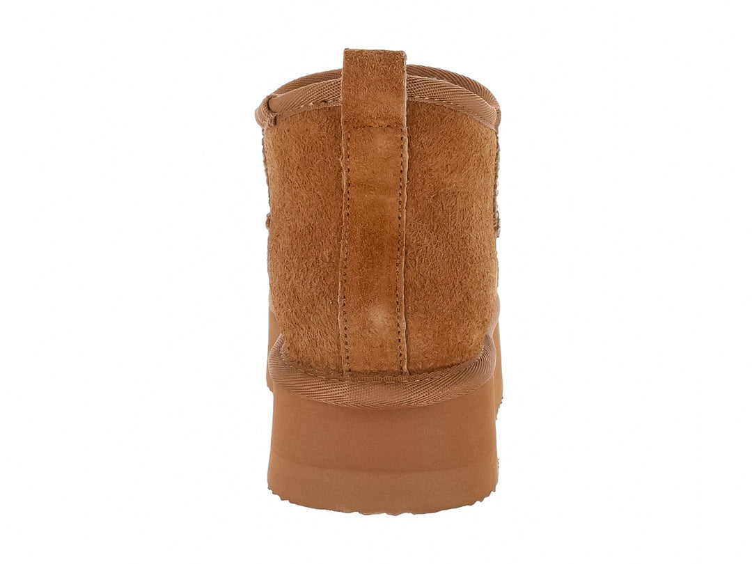 Botas invernales Madden Girl color café castaño con plataforma alta y acabado tipo gamuza.