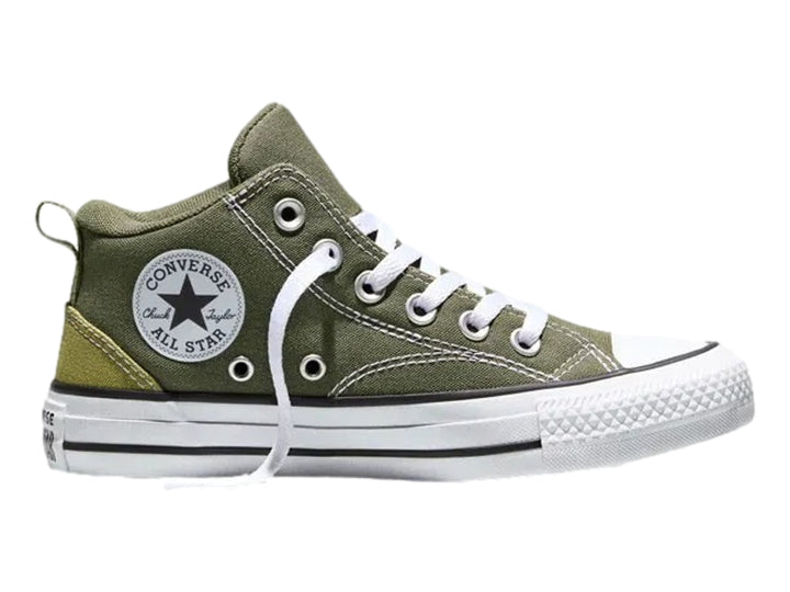 Tenis Converse Chuck Taylor All Star color verde con suela y agujetas blancas para junior.