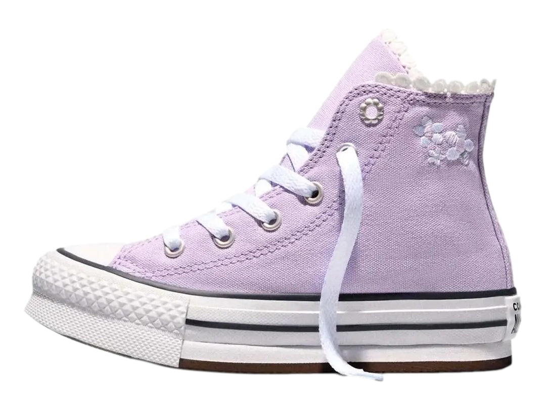 Tenis Converse de bota alta color lila con suela de plataforma blanca.