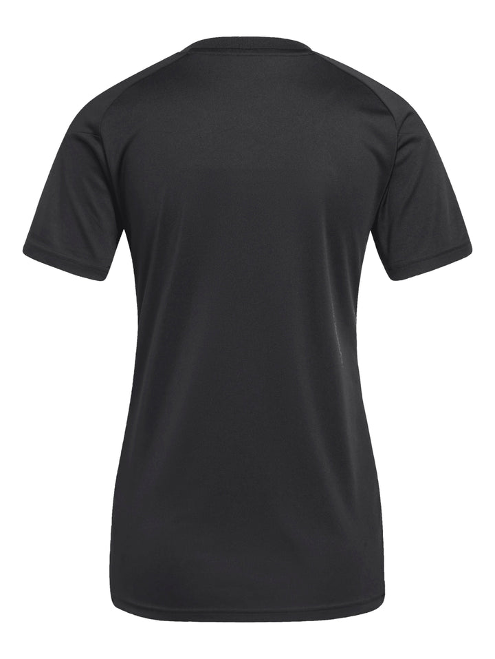 Mujer vistiendo playera deportiva Adidas de color negro con detalles blancos.