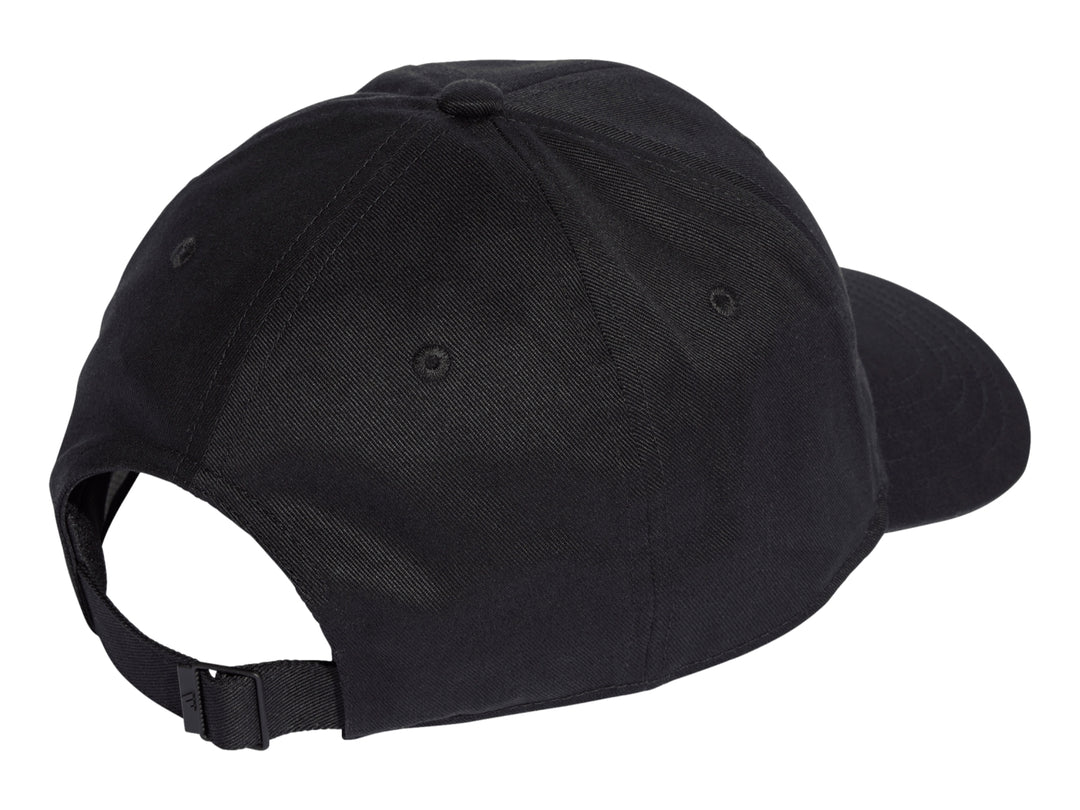 Gorra Adidas de color negro con logotipo blanco bordado en el frente y visera curva.