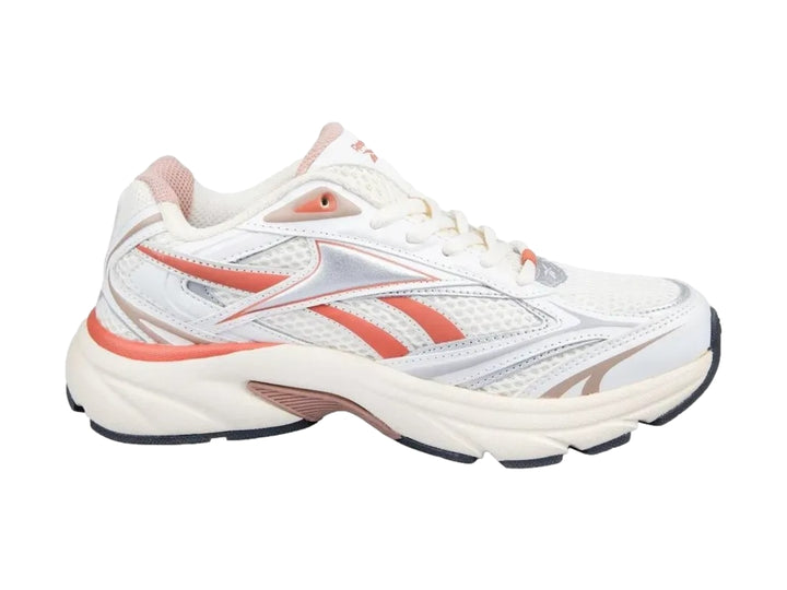Tenis deportivos Reebok Belware color blanco con acentos en coral y plata.