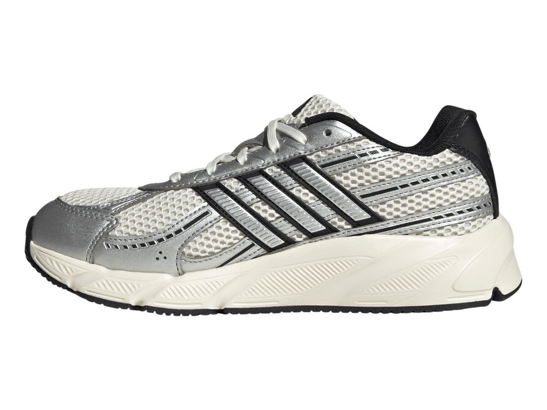 Tenis Adidas Technochaos 2000 color blanco y plata con detalles en negro y suela blanca Cloudfoam.
