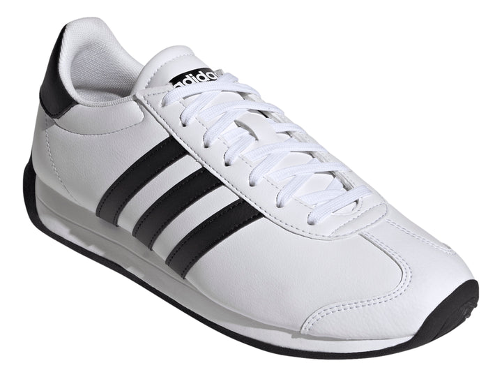 Tenis Adidas Runvist blancos con tres franjas negras laterales y suela negra.
